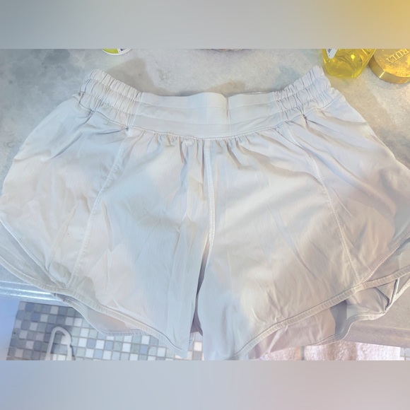 lululemon athletica Pants - Lululemon high-rise Hotty Hot shorts 2.5 inch